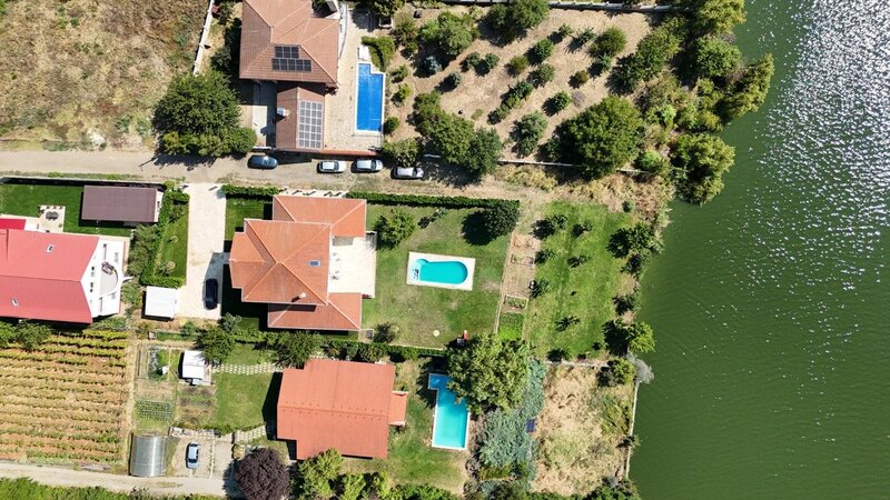 Caciulati, Balotesti Vila eleganta cu piscina si iesire la Lac
